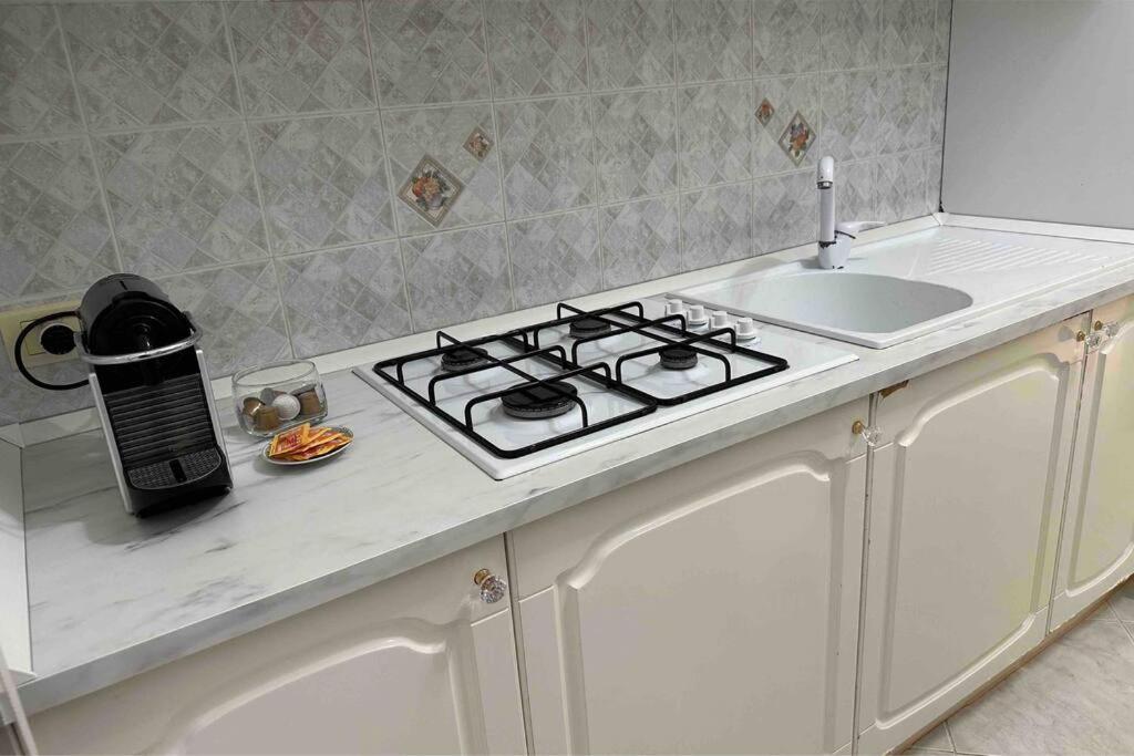 Ferienwohnung Casa Eleonora: A 5 Min Dal Mare + Free Parking Ventimiglia Exterior foto