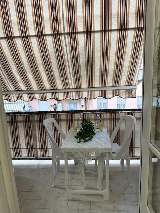 Ferienwohnung Casa Eleonora: A 5 Min Dal Mare + Free Parking Ventimiglia Exterior foto