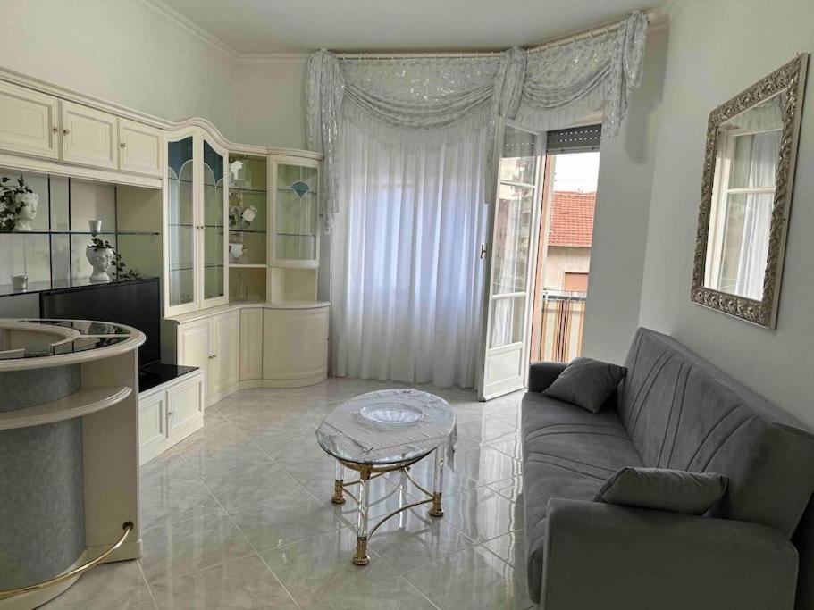 Ferienwohnung Casa Eleonora: A 5 Min Dal Mare + Free Parking Ventimiglia Exterior foto